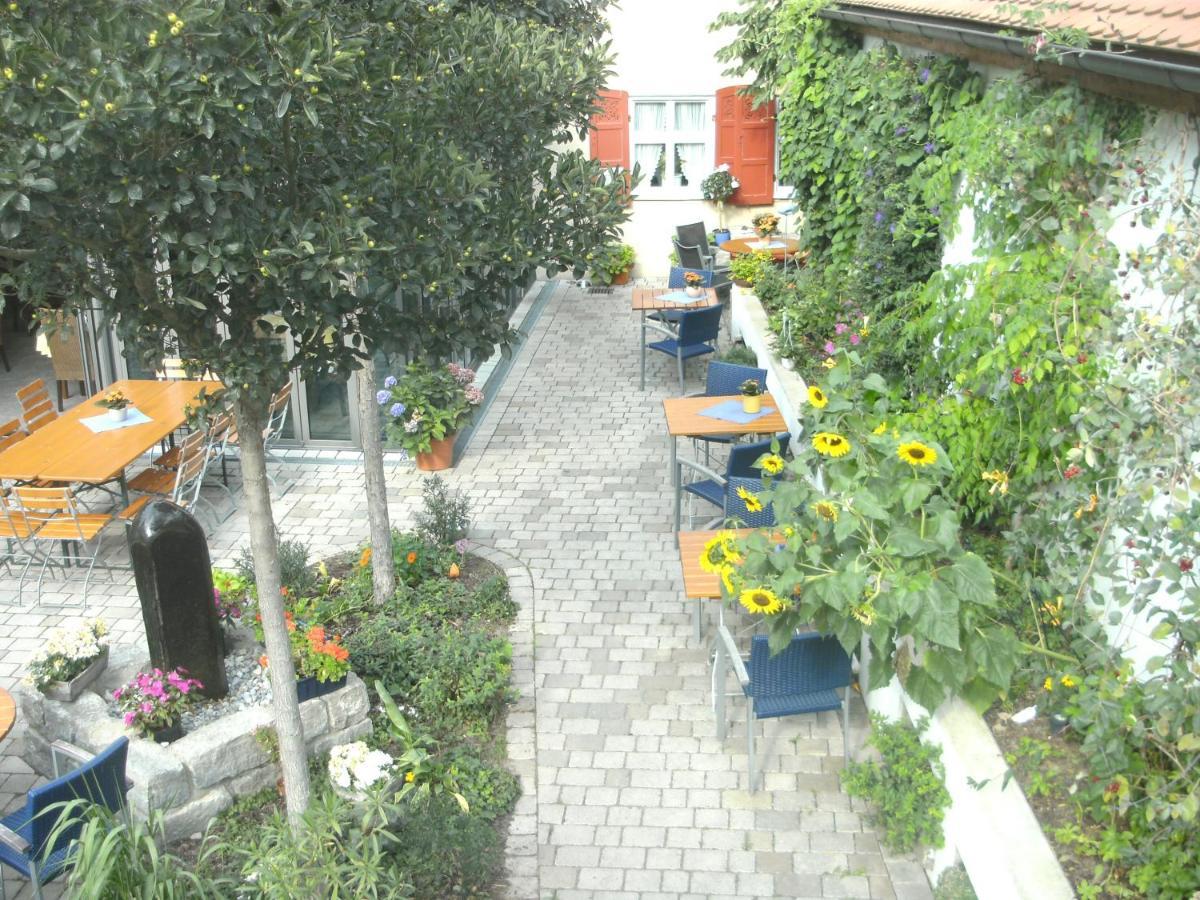 Hotel-Restaurant Goldenes Lamm Dinkelsbuehl Exterior photo