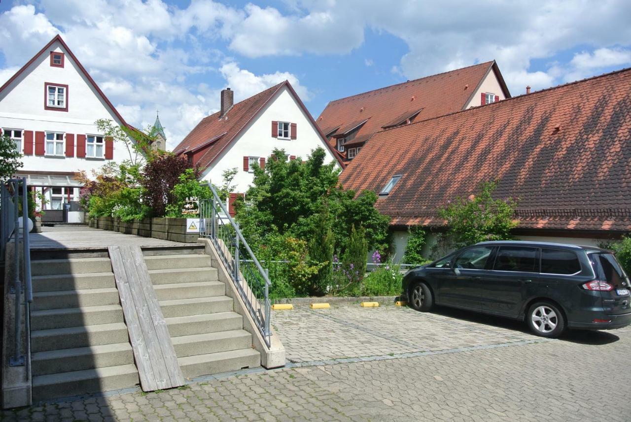 Hotel-Restaurant Goldenes Lamm Dinkelsbuehl Exterior photo